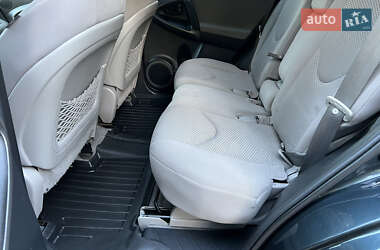 Позашляховик / Кросовер Toyota RAV4 2012 в 