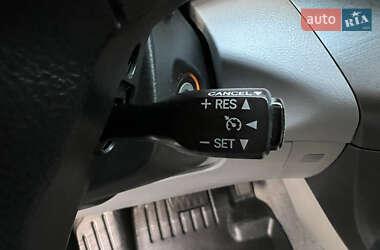 Позашляховик / Кросовер Toyota RAV4 2012 в 
