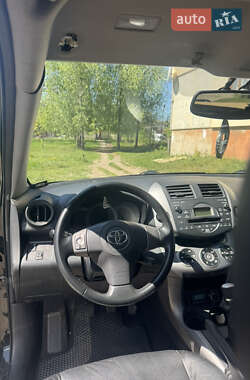 Позашляховик / Кросовер Toyota RAV4 2007 в 