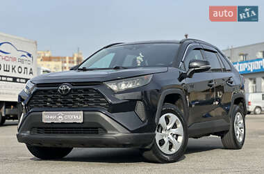 Внедорожник / Кроссовер Toyota RAV4 2019 в Киеве