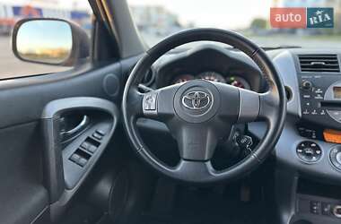 Внедорожник / Кроссовер Toyota RAV4 2008 в 