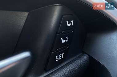Позашляховик / Кросовер Toyota RAV4 2020 в 