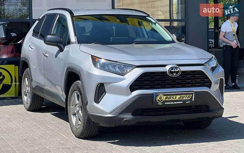 Внедорожник / Кроссовер Toyota RAV4 2020 в 