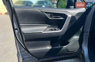 Внедорожник / Кроссовер Toyota RAV4 2020 в 