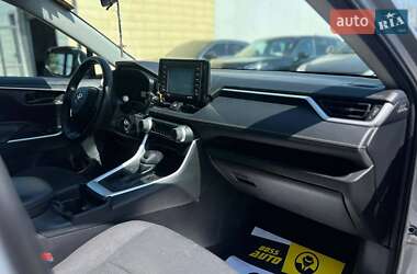 Внедорожник / Кроссовер Toyota RAV4 2020 в 