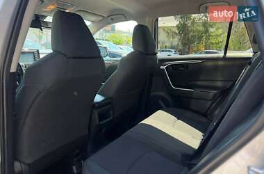 Внедорожник / Кроссовер Toyota RAV4 2020 в 