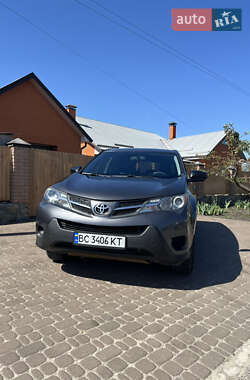 Внедорожник / Кроссовер Toyota RAV4 2015 в 