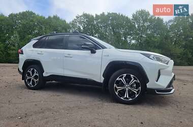 Позашляховик / Кросовер Toyota RAV4 2021 в 