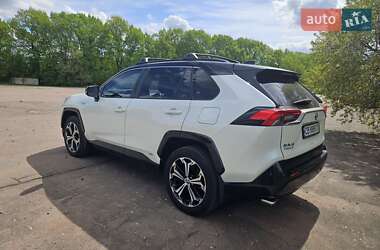 Позашляховик / Кросовер Toyota RAV4 2021 в 