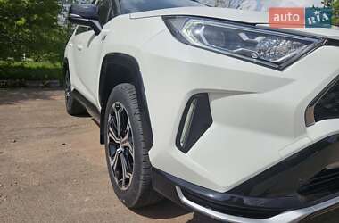 Позашляховик / Кросовер Toyota RAV4 2021 в 