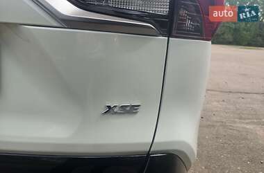 Позашляховик / Кросовер Toyota RAV4 2021 в 