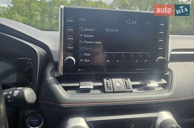 Позашляховик / Кросовер Toyota RAV4 2021 в 