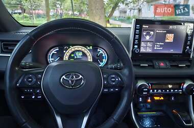 Позашляховик / Кросовер Toyota RAV4 2021 в 