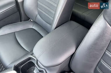 Позашляховик / Кросовер Toyota RAV4 2021 в 
