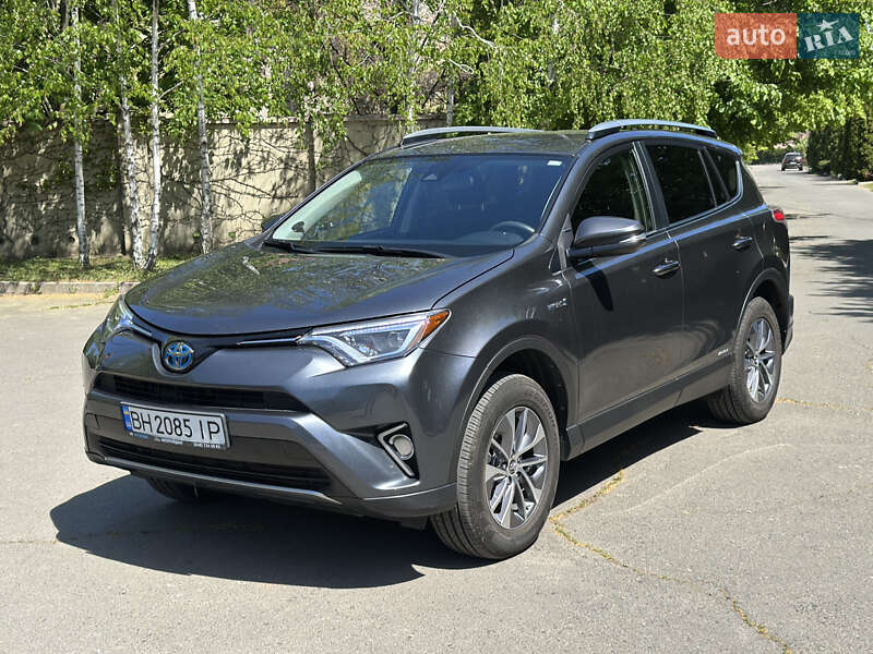 Внедорожник / Кроссовер Toyota RAV4 2018 в 