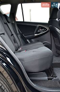 Позашляховик / Кросовер Toyota RAV4 2010 в 