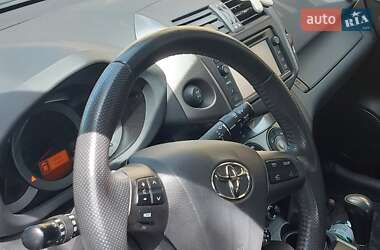 Позашляховик / Кросовер Toyota RAV4 2012 в 