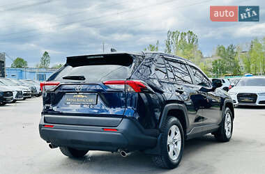 Внедорожник / Кроссовер Toyota RAV4 2021 в 
