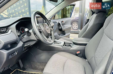 Внедорожник / Кроссовер Toyota RAV4 2021 в 