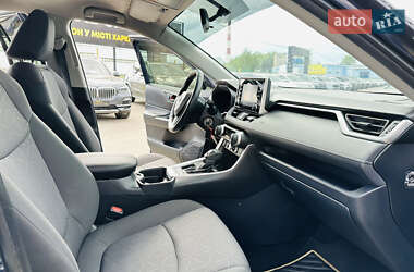 Внедорожник / Кроссовер Toyota RAV4 2021 в 