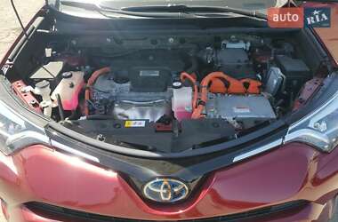 Позашляховик / Кросовер Toyota RAV4 2018 в 