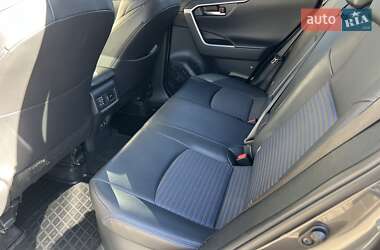 Внедорожник / Кроссовер Toyota RAV4 2019 в 