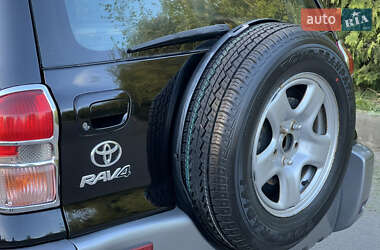 Внедорожник / Кроссовер Toyota RAV4 2003 в 
