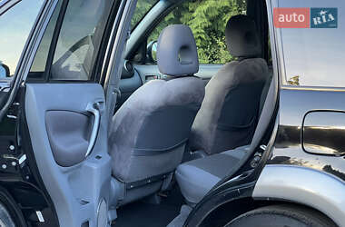 Внедорожник / Кроссовер Toyota RAV4 2003 в 