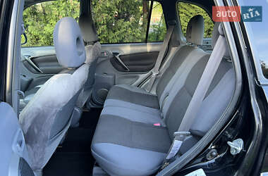 Внедорожник / Кроссовер Toyota RAV4 2003 в 