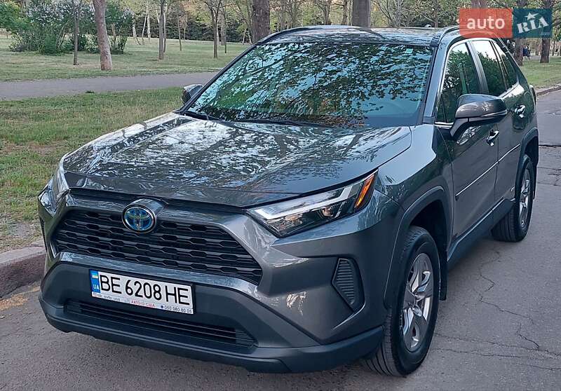 Позашляховик / Кросовер Toyota RAV4 2022 в 