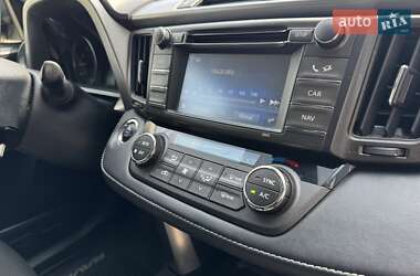 Позашляховик / Кросовер Toyota RAV4 2018 в 