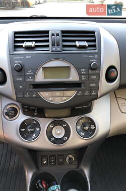 Внедорожник / Кроссовер Toyota RAV4 2007 в 