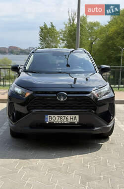 Позашляховик / Кросовер Toyota RAV4 2019 в 