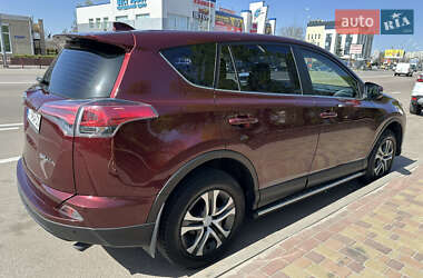 Внедорожник / Кроссовер Toyota RAV4 2016 в 