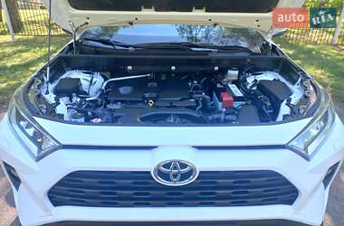 Внедорожник / Кроссовер Toyota RAV4 2019 в 