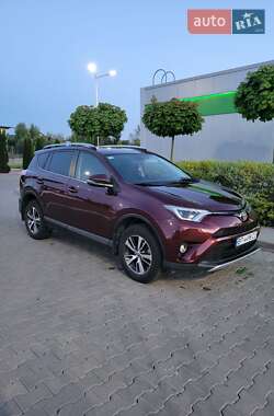 Внедорожник / Кроссовер Toyota RAV4 2017 в 