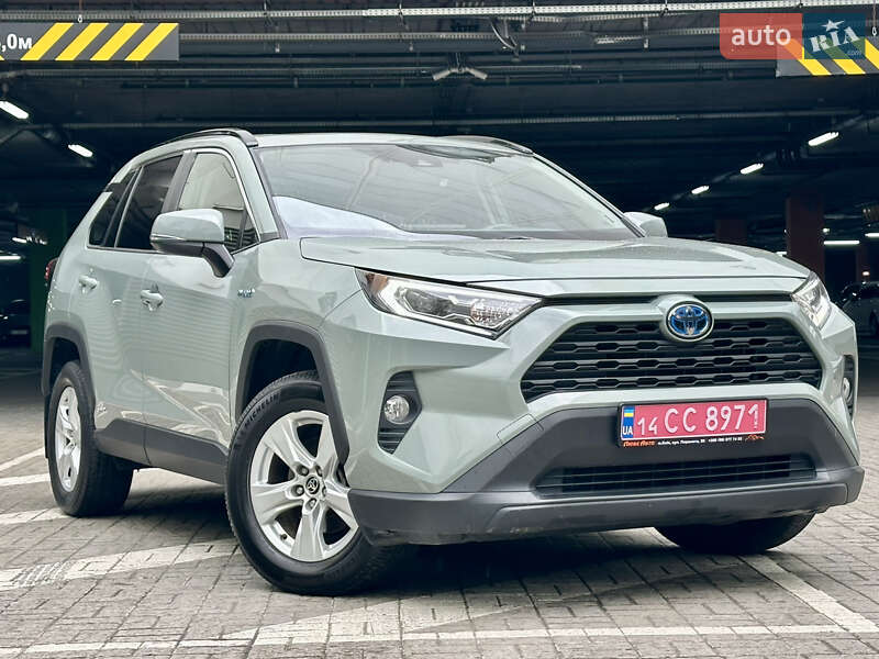 Позашляховик / Кросовер Toyota RAV4 2020 в 