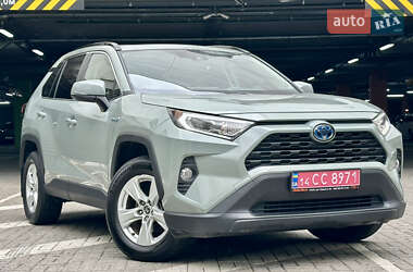 Позашляховик / Кросовер Toyota RAV4 2020 в 