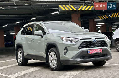 Позашляховик / Кросовер Toyota RAV4 2020 в 