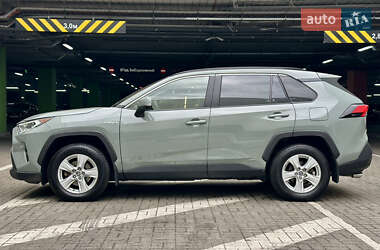 Позашляховик / Кросовер Toyota RAV4 2020 в 