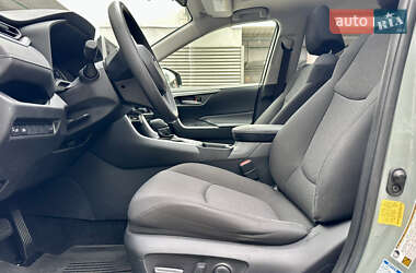 Позашляховик / Кросовер Toyota RAV4 2020 в 