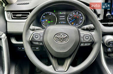 Позашляховик / Кросовер Toyota RAV4 2020 в 