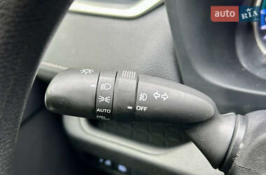 Позашляховик / Кросовер Toyota RAV4 2020 в 