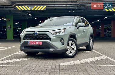 Позашляховик / Кросовер Toyota RAV4 2020 в 