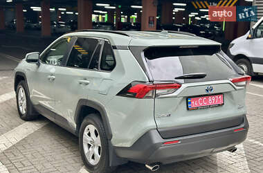 Позашляховик / Кросовер Toyota RAV4 2020 в 