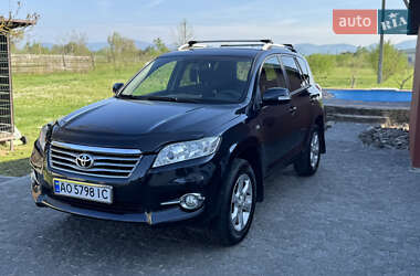 Внедорожник / Кроссовер Toyota RAV4 2010 в Хусте
