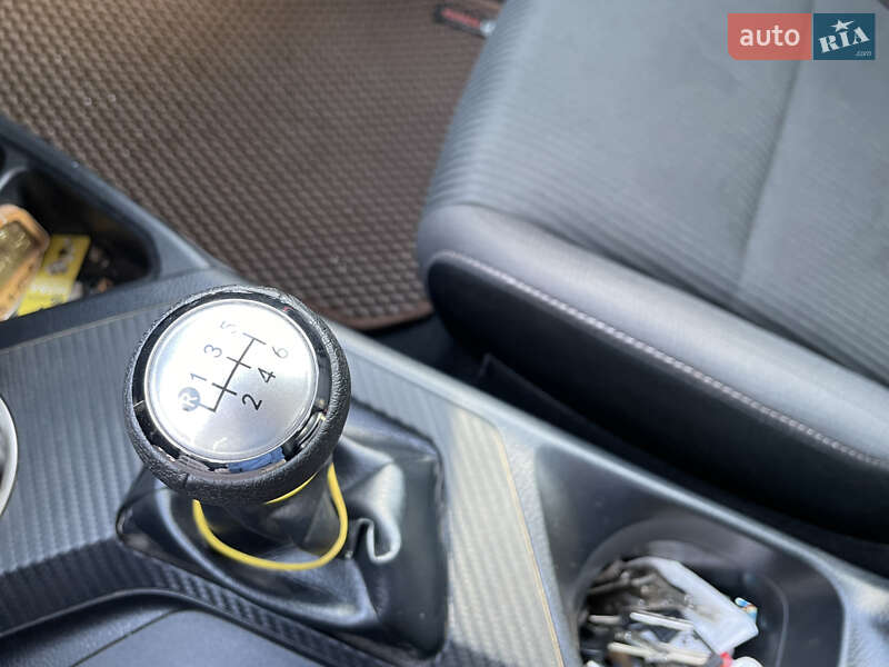 Внедорожник / Кроссовер Toyota RAV4 2013 в Голованевске