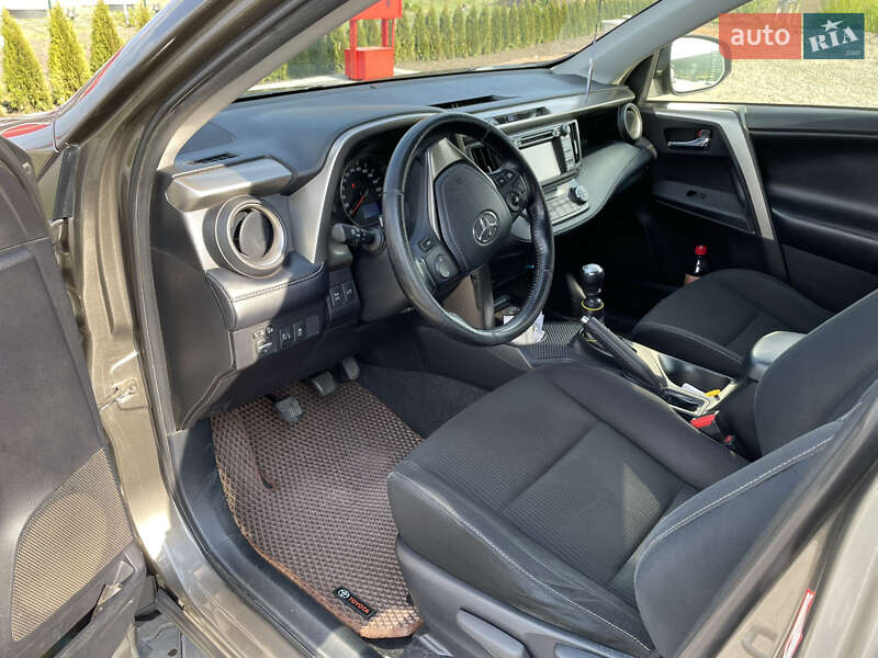 Внедорожник / Кроссовер Toyota RAV4 2013 в Голованевске