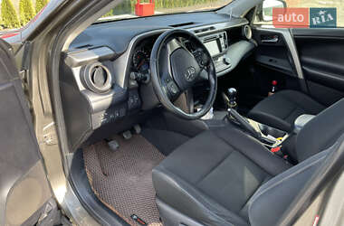 Позашляховик / Кросовер Toyota RAV4 2013 в 