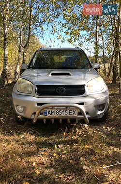 Позашляховик / Кросовер Toyota RAV4 2004 в 